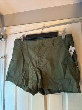 GAP Factory Women’s Olive Green Chino City Shorts. 3” inseam. Size 12 Tall. NWT